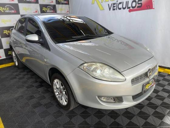 FIAT BRAVO 1.8 ESSENCE 16V FLEX 4P AUTOMATIZADO FIAT BRAVO 1.8 ESSENCE 16V FLEX 4P AUTOMATIZADO